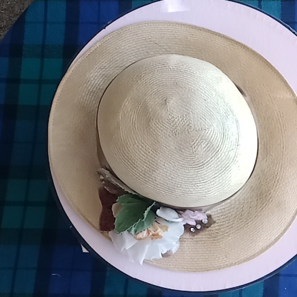 Fleur de Paris, New Orleans hat.